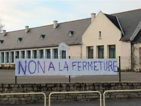 Le conseil municipal vote la fermeture de l ecole du Quinquis.jpg